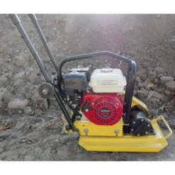 New Primusdanmark Pladevibrator 62 kg med Honda GX160 motor og kørehjul